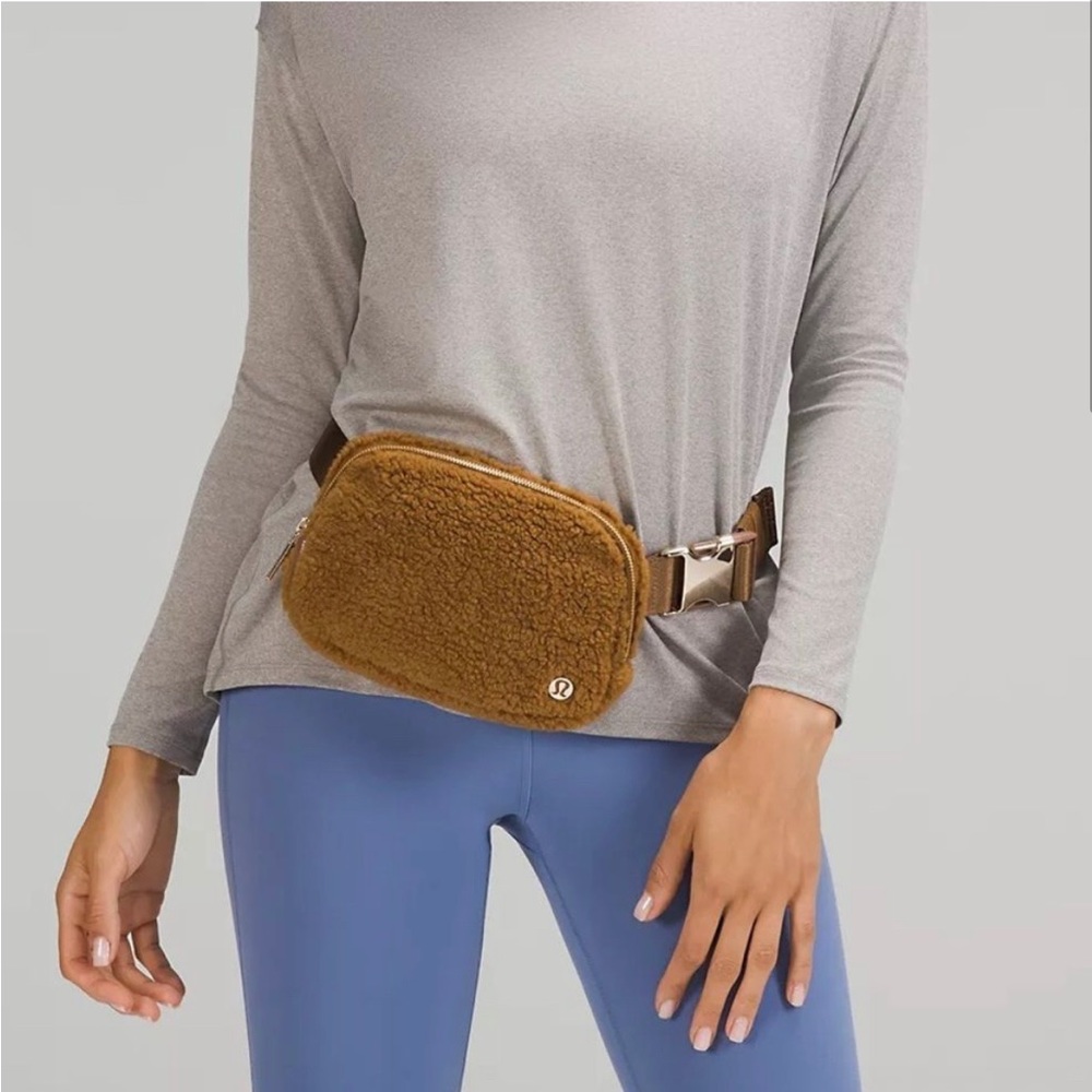 Lululemon Everywhere Fleece Belt Bag
